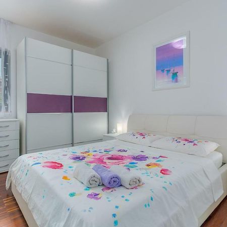 Luxury Apartment Lella Rovigno Esterno foto
