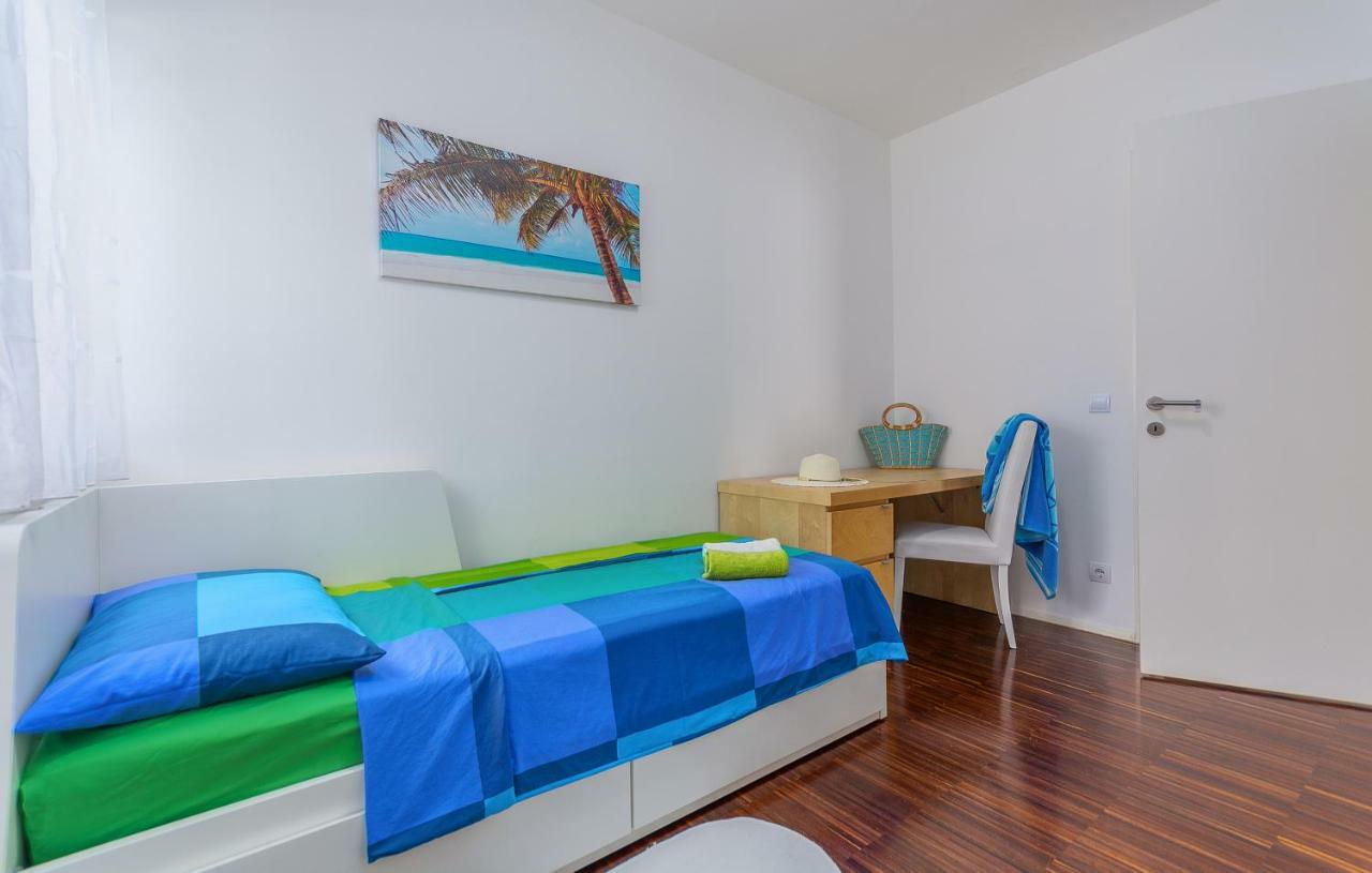 Luxury Apartment Lella Rovigno Esterno foto