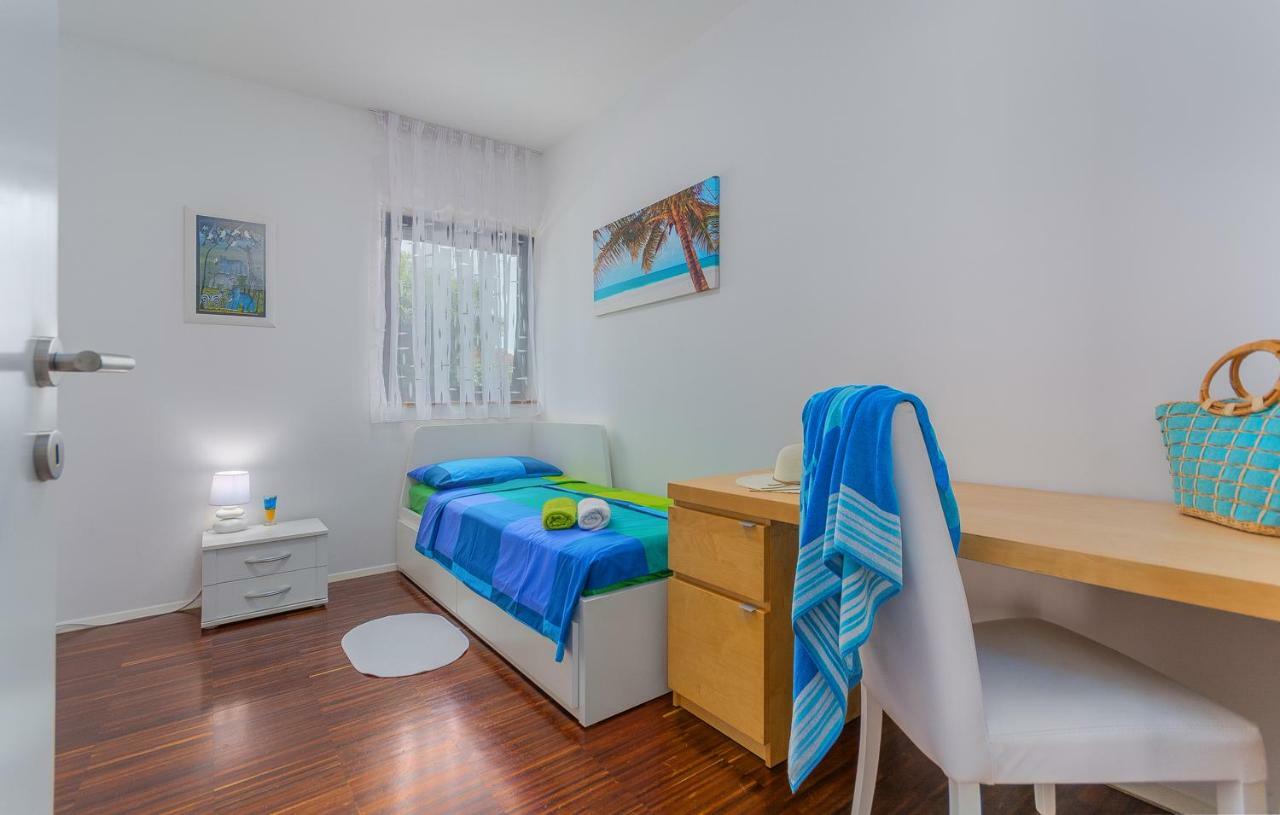 Luxury Apartment Lella Rovigno Esterno foto