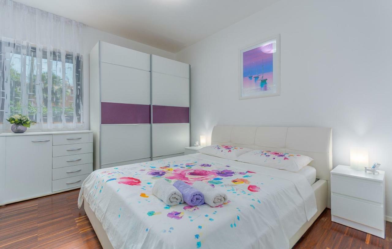 Luxury Apartment Lella Rovigno Esterno foto